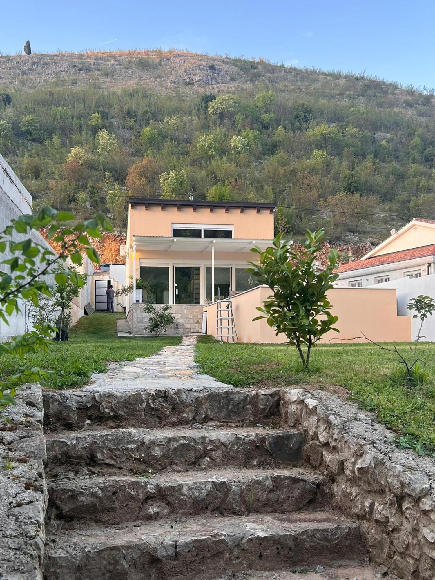House On The River Благай Екстериор снимка