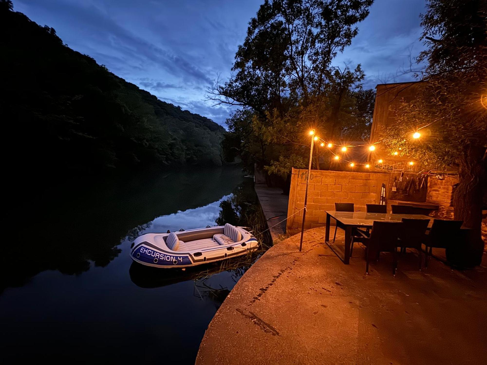 House On The River Благай Екстериор снимка