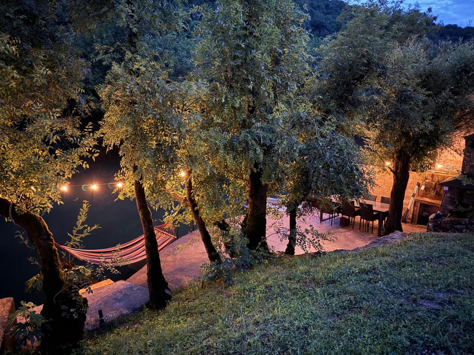 House On The River Благай Екстериор снимка