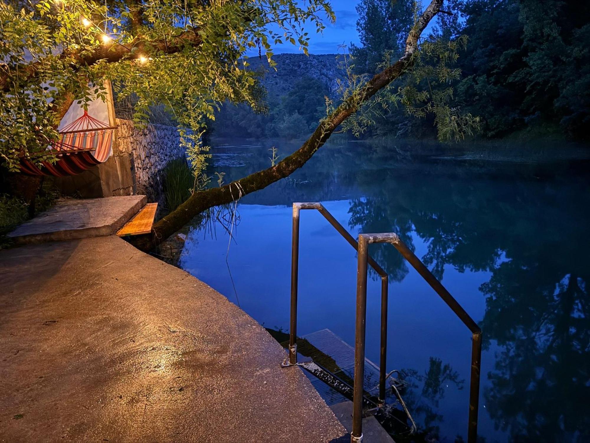House On The River Благай Екстериор снимка
